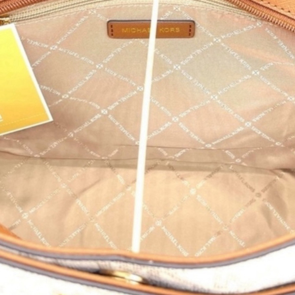 Michael Kors Large X Chain
Shoulder Tote Bag & Double Wallet
Vanilla/Brown - Picture 9 of 16